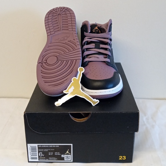 Air Jordan 1 mid se
